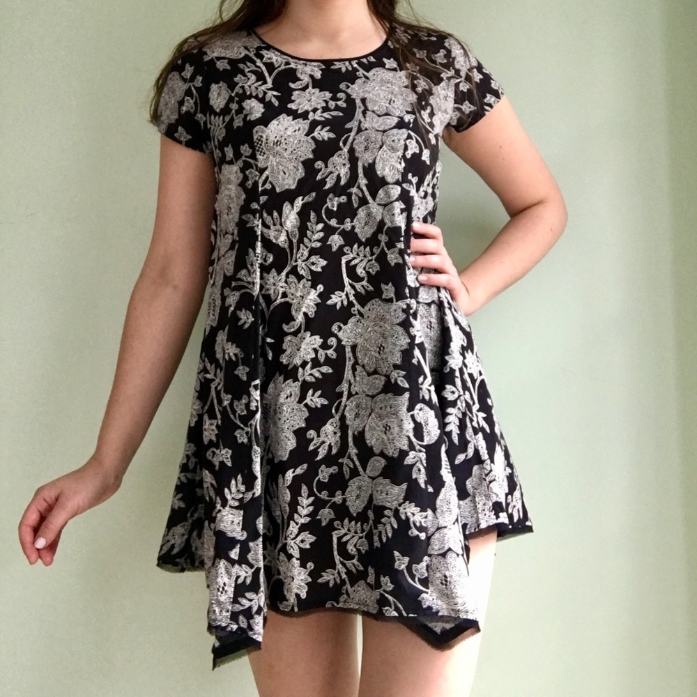 Silence + Noise Floral Shift Dress B&W